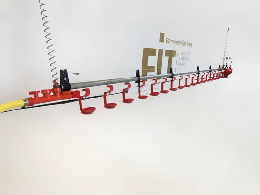 Automatisches Tränke System mit Nippeln, Geflügelhaltung, Mobilstall