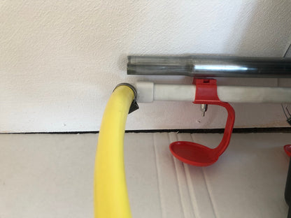 Automatisches Tränke System mit Nippeln, Geflügelhaltung, Mobilstall